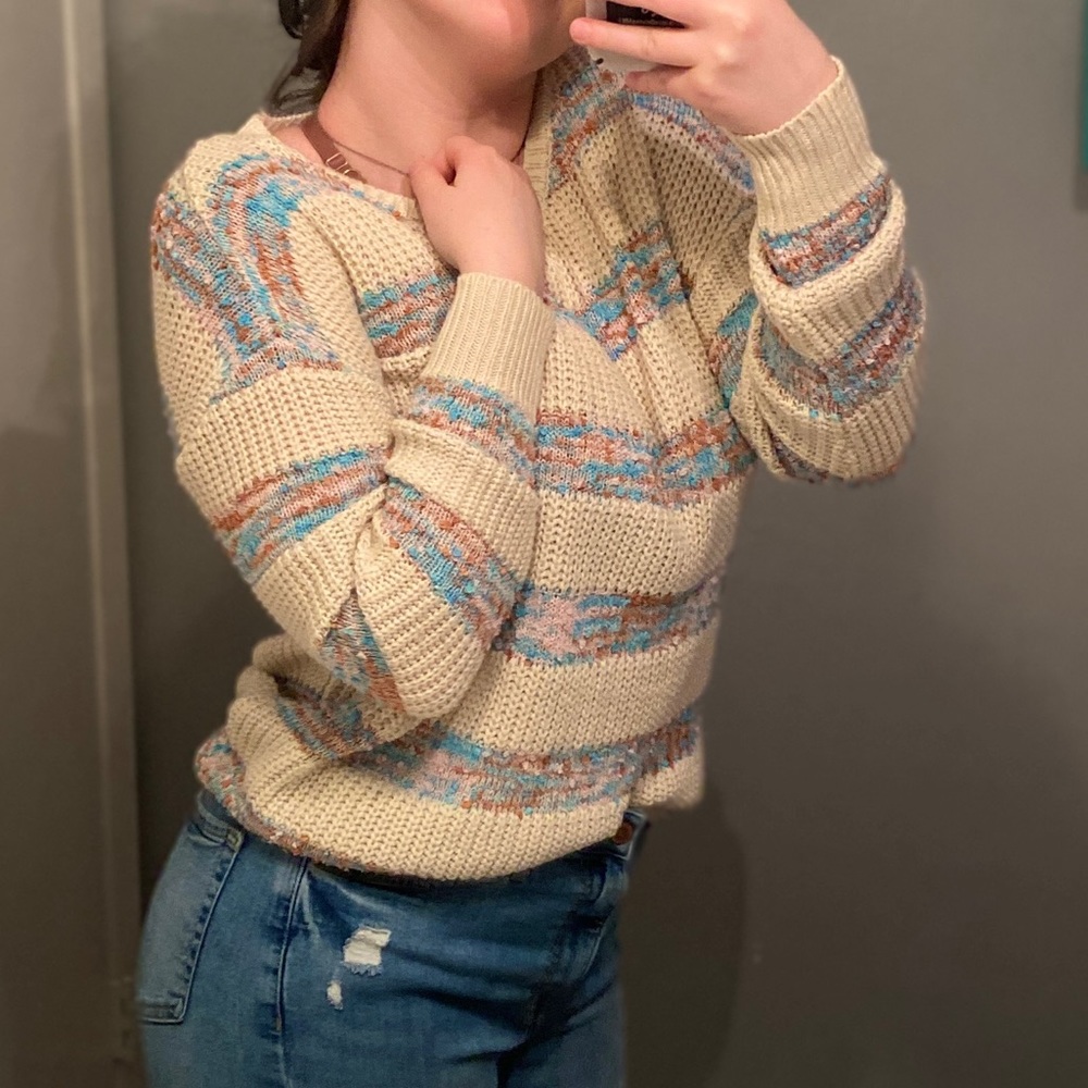 Small; Light sweater, Cute women’s top